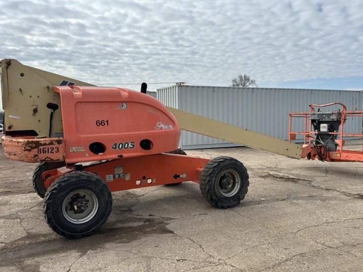 2005-jlg-400s-image-3
