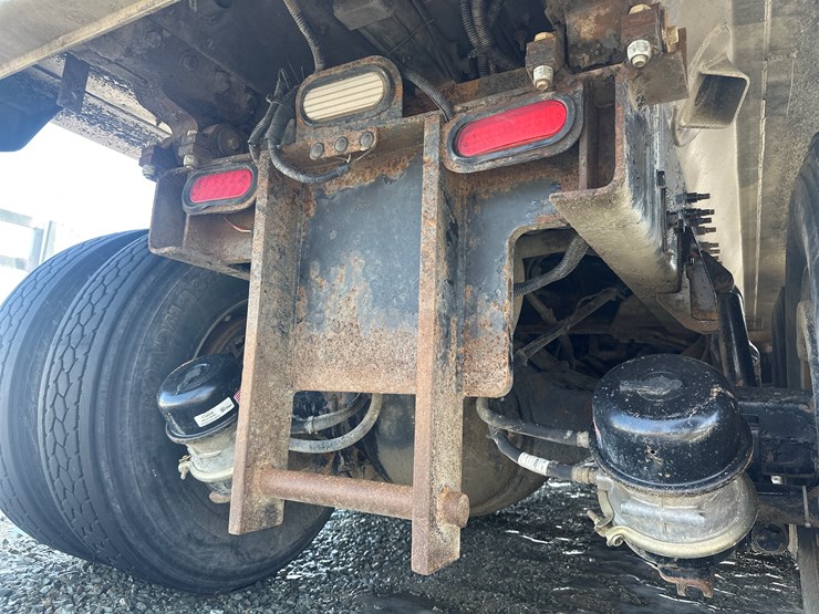 2012-international-7600-image-63