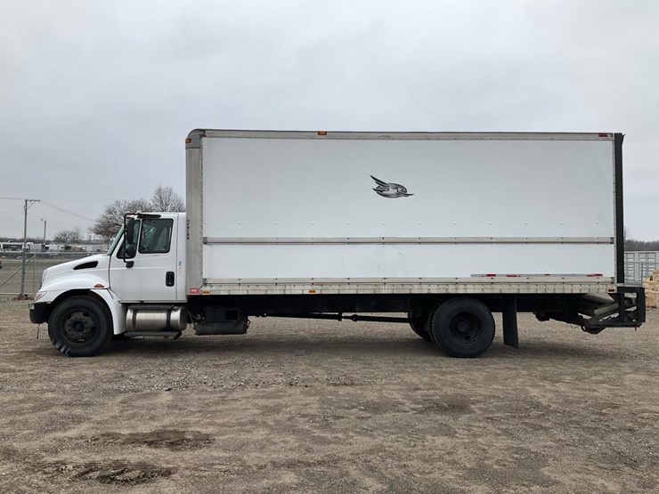 2005-international-durastar-4300-image-2