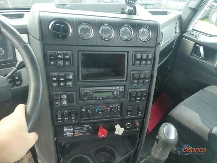 2013-caterpillar-ct660l-image-18