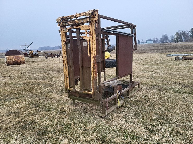 for-most-a-25-automatic-cattle-head-catch-w/cage-image-8