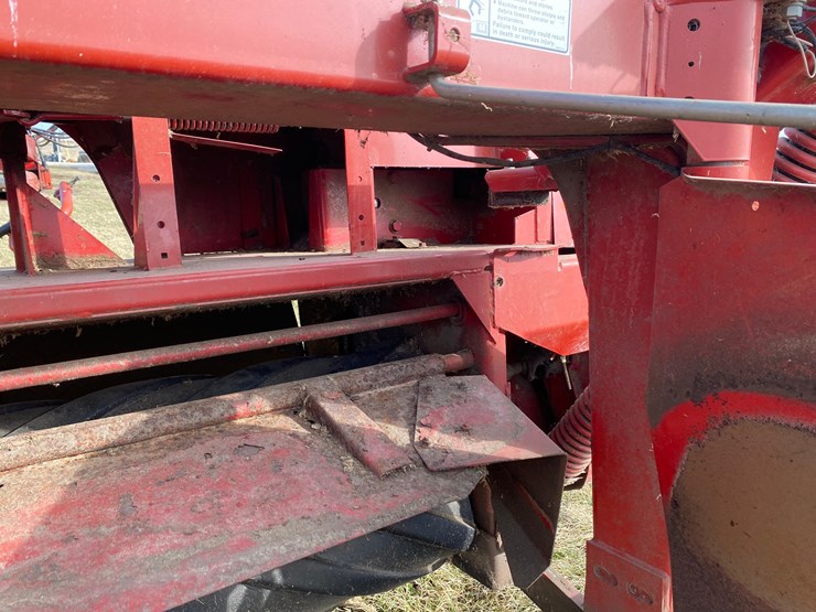 new-holland-1431-image-46