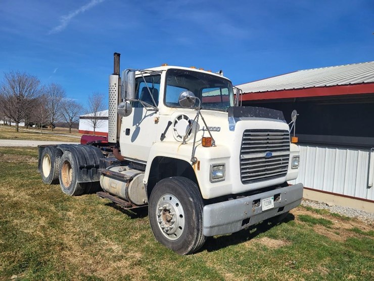 1995-ford-l9000-tandem-axle-day-cab-semi-image-1