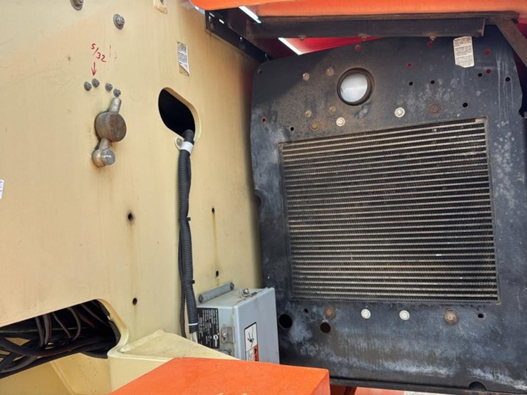 2005-jlg-400s-image-44