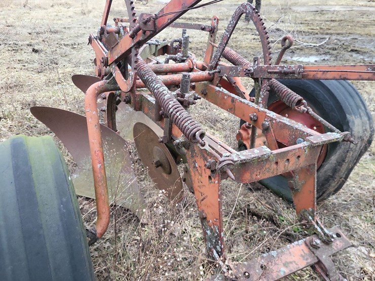 cockshutt-3-bottom-pull-type-moldboard-plow-image-18