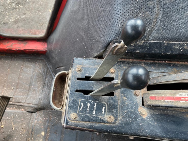 massey-ferguson-1135-image-60