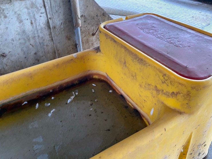 #1007-ritchie-automatic-water-tank-west-end-of-freestalls-image-5