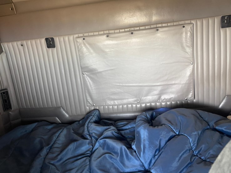 2002-kenworth-t800-image-19