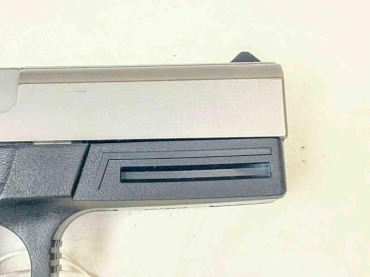 smith&-wesson-pistol-image-4