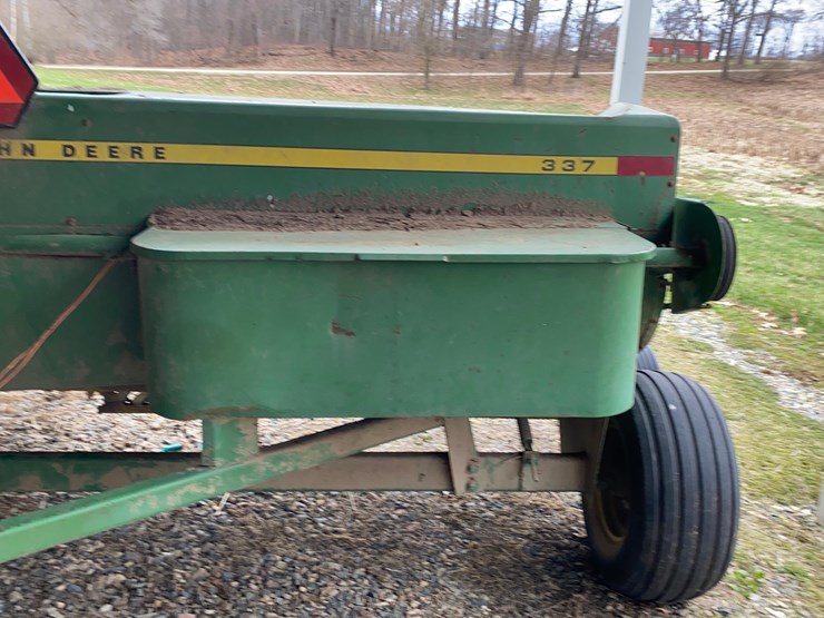 john-deere-337-image-11