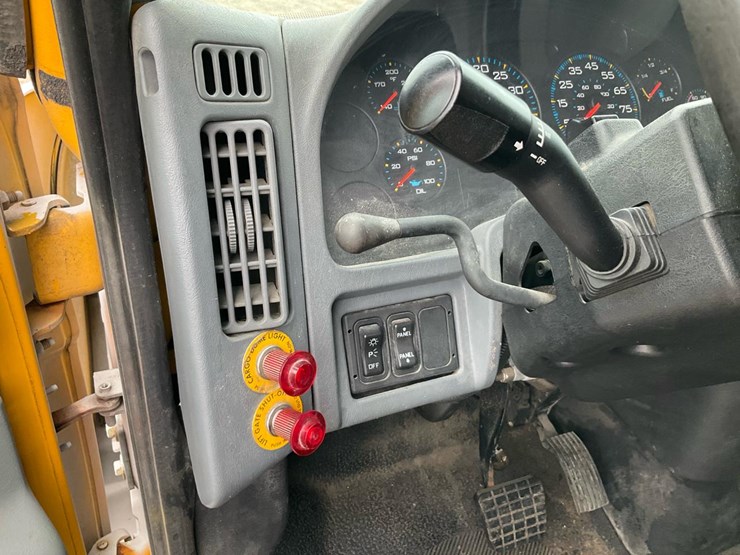 2005-international-durastar-4300-image-102