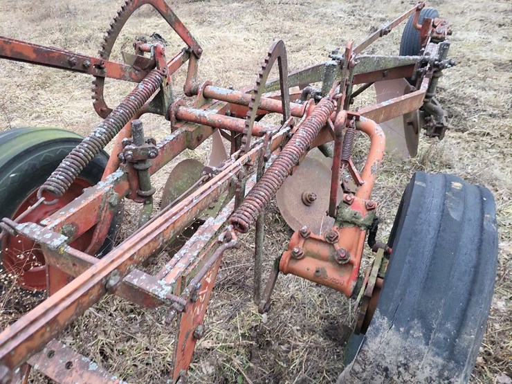 cockshutt-3-bottom-pull-type-moldboard-plow-image-20