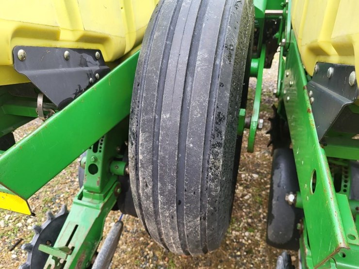 2010-john-deere-1770nt-image-22