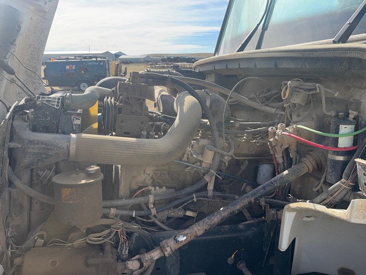 1997-freightliner-fl70-image-11