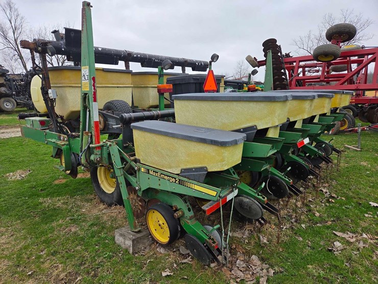 john-deere-7240-image-4