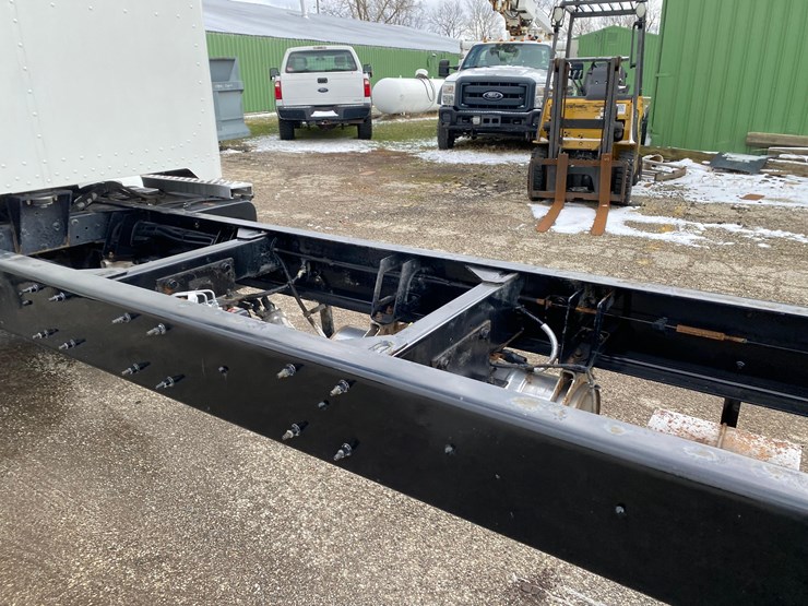 2016-peterbilt-325-image-21