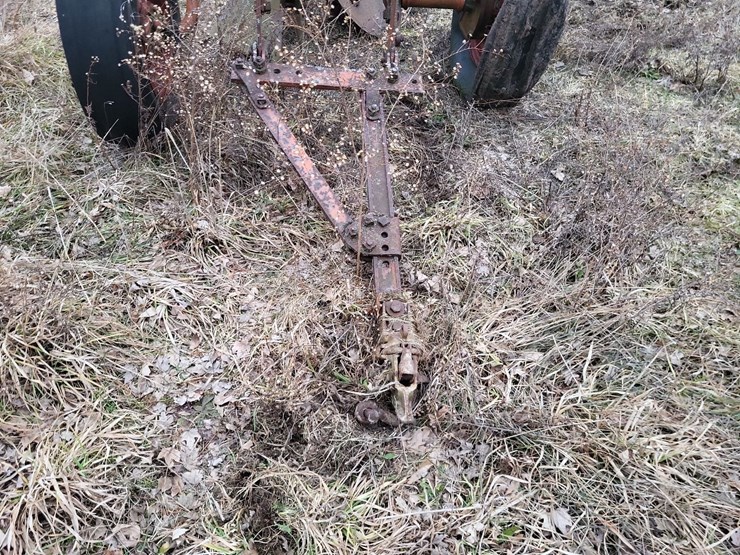 cockshutt-3-bottom-pull-type-moldboard-plow-image-21