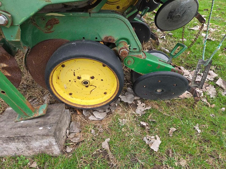 john-deere-7240-image-25