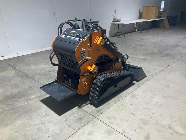 #1013-•-new-land-hero-ldh-t460-mini-track-skid-steer-loader-image-3
