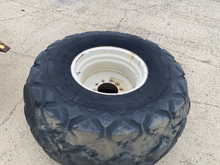 goodyear-28l-–-26-diamond-tread-grain-cart-tire-on-rim-image-1