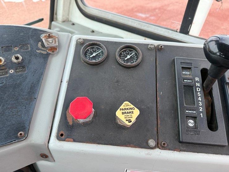 2013-kalmar-ottawa-4x2-image-45