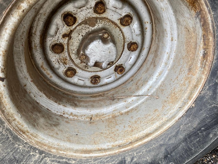 massey-ferguson-1135-image-46