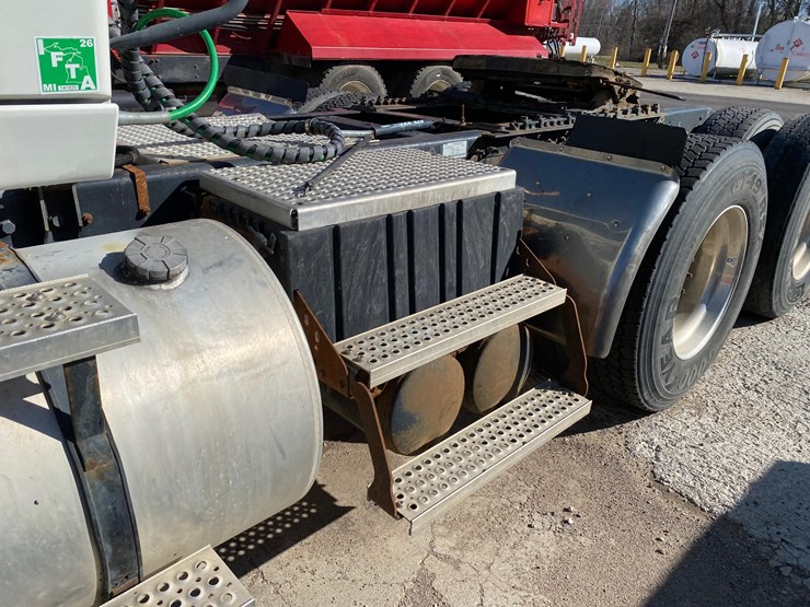 2011-international-prostar-image-31