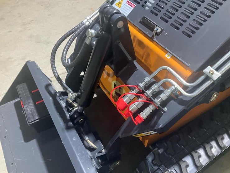 #1014-•-new-land-hero-ldh-t460-mini-track-skid-steer-loader-image-9
