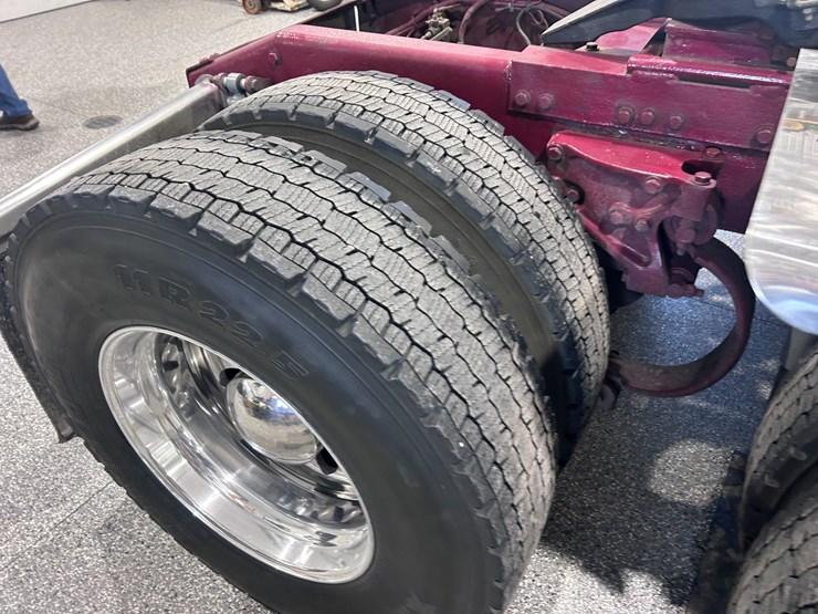 peterbilt-379-image-31