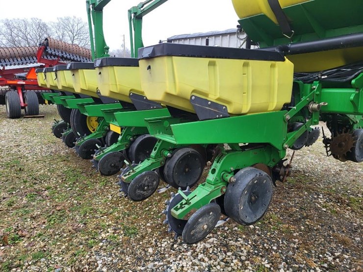 2010-john-deere-1770nt-image-26