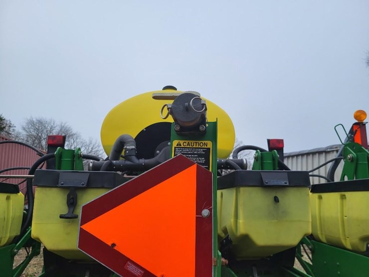 2010-john-deere-1770nt-image-38