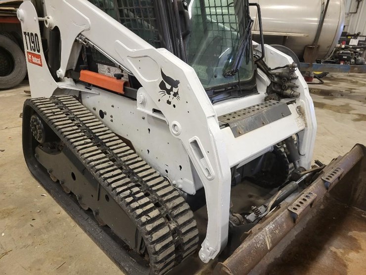 2012-bobcat-t190-image-29
