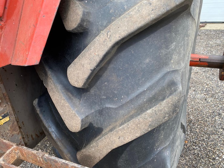 massey-ferguson-1135-image-47