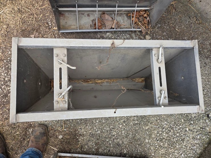 (3)-30"-stainless-double-sided-pig-feeders-image-6