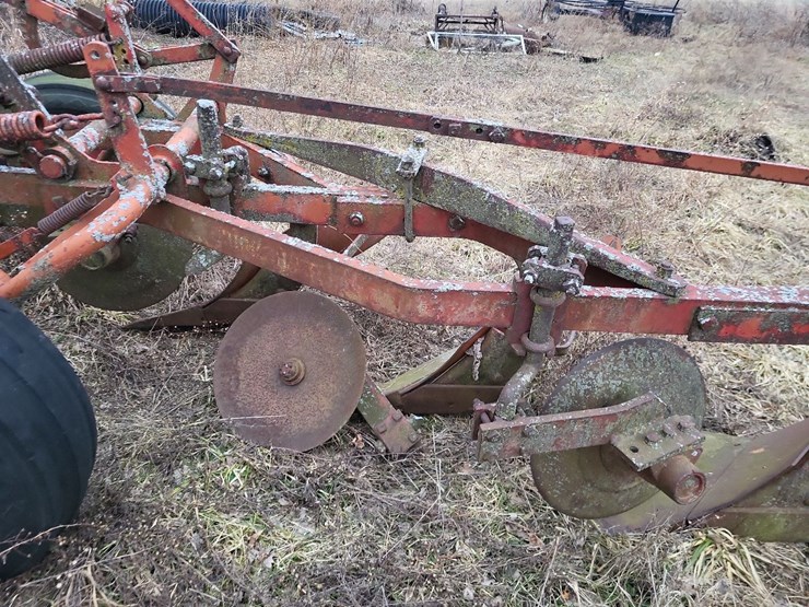 cockshutt-3-bottom-pull-type-moldboard-plow-image-17