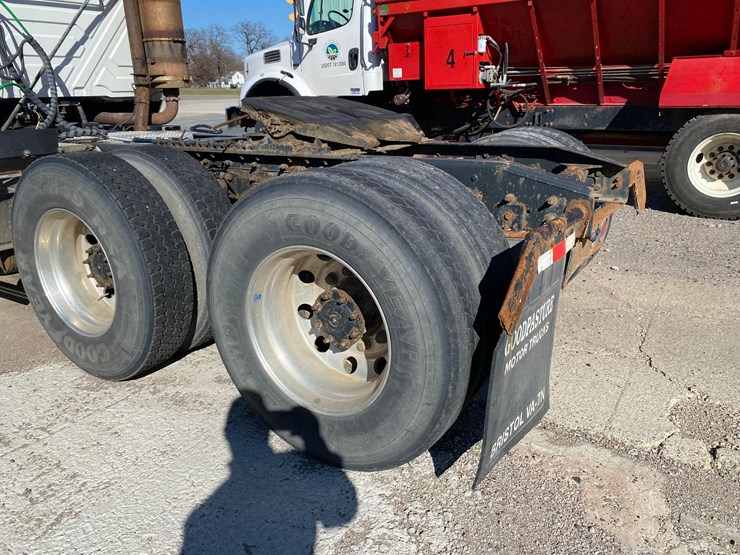 2011-international-prostar-image-7