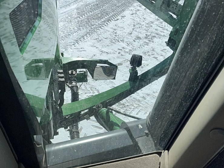 2023-john-deere-410r-image-14