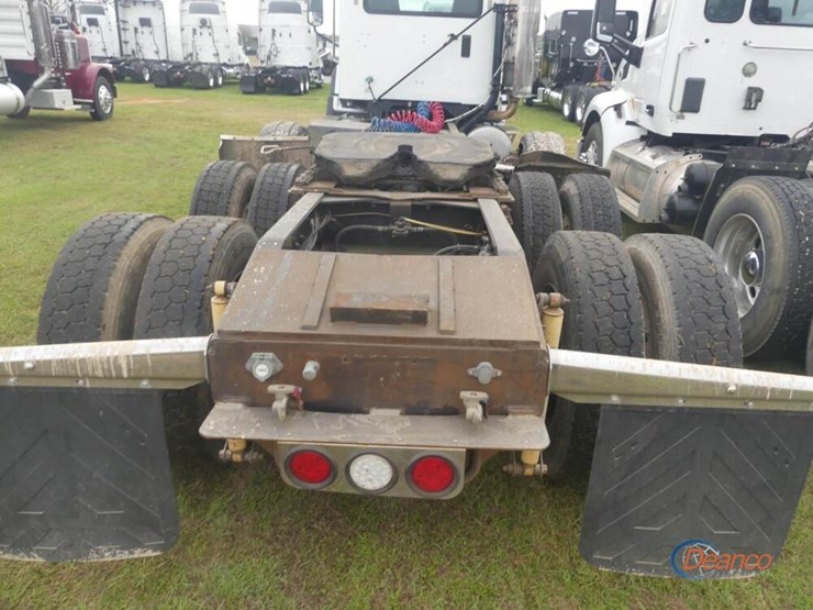 2013-caterpillar-ct660l-image-8