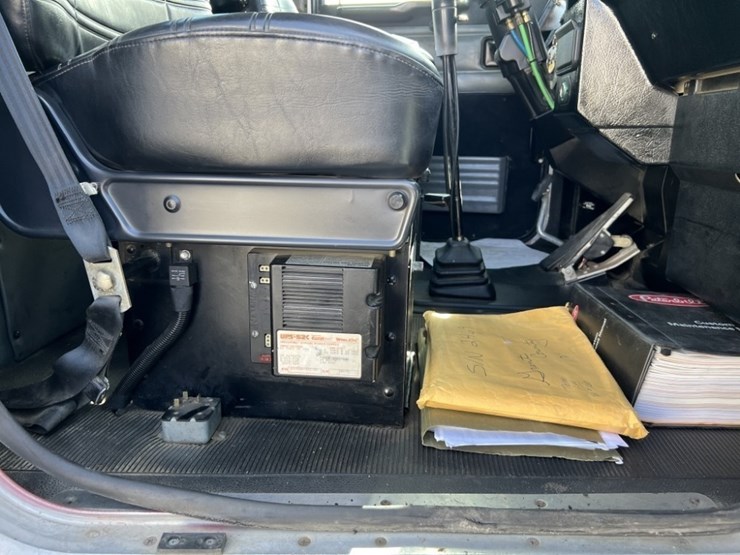 1998-peterbilt-357-image-35