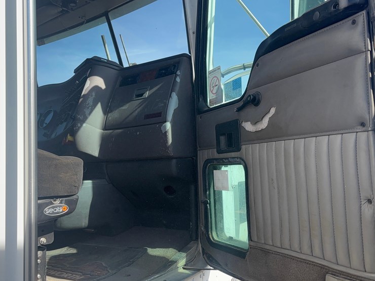 2002-kenworth-t800-image-17