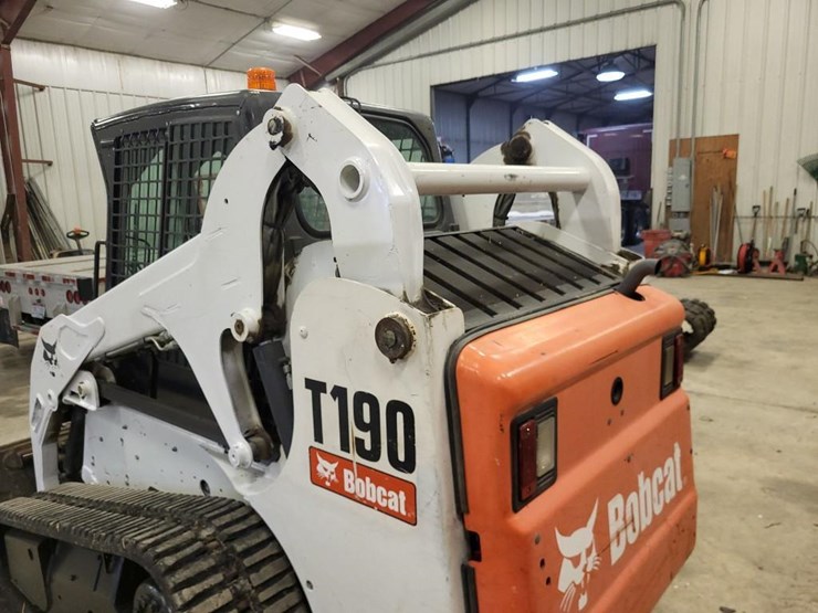 2012-bobcat-t190-image-17