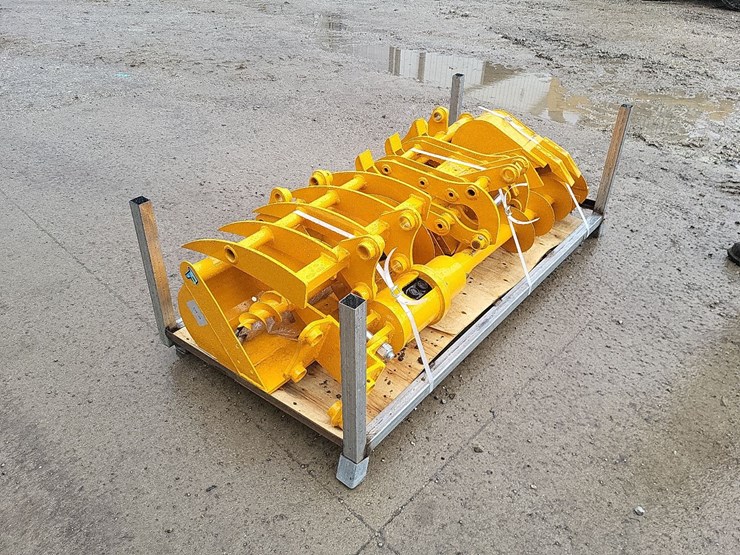 mini-mini-excavator-attachments-image-3