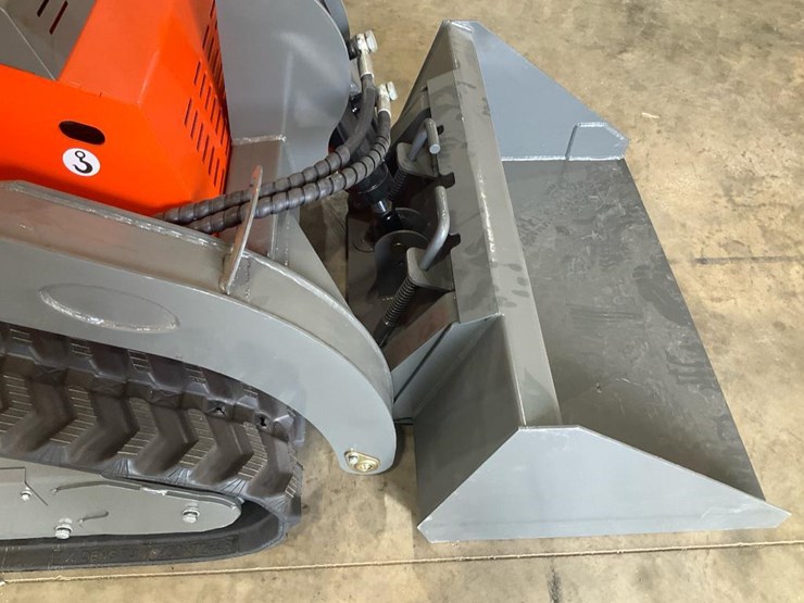 #1017-•-hurricane-hrc-700-mini-skid-steer-loader-image-5