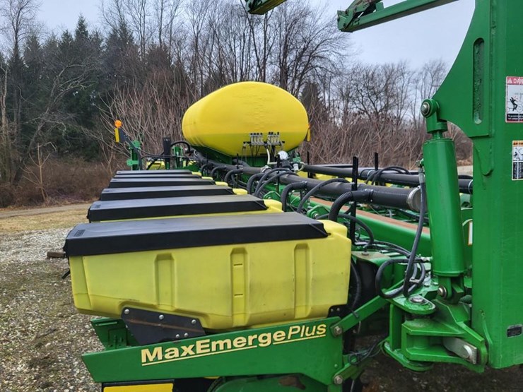 2010-john-deere-1770nt-image-61