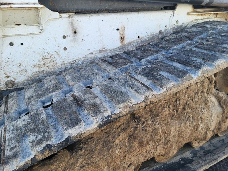 2017-bobcat-t630-image-41