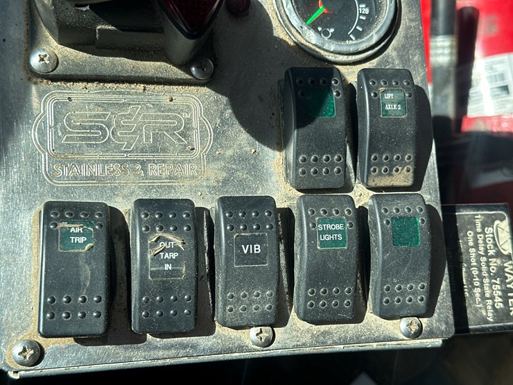 2012-international-7600-image-35