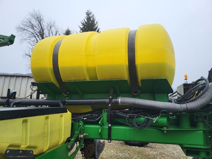 2010-john-deere-1770nt-image-31