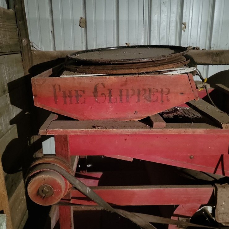 Clipper Cleaning Mill w/Electric Motor