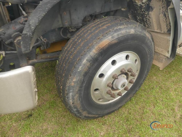 2013-caterpillar-ct660l-image-14