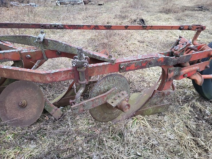 cockshutt-3-bottom-pull-type-moldboard-plow-image-14